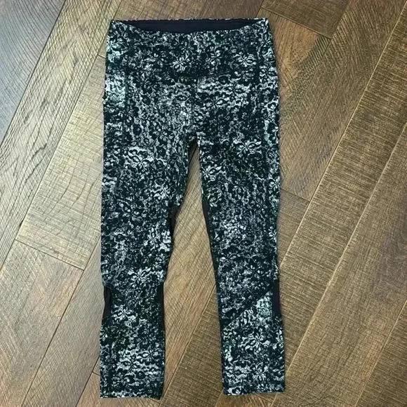 Lululemon Pace Revival Crop Legging 22” - Picture 3 of 13